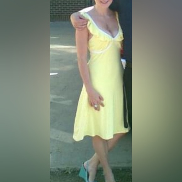 FOXY JEANS flirty yellow dress size medium fits small. - Picture 3 of 4